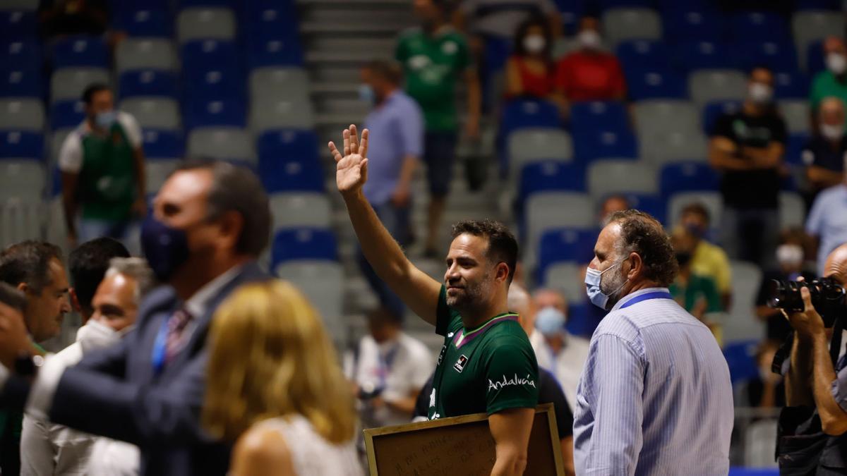 Carlos Cabezas juega su último partido con el Unicaja en el Carpena