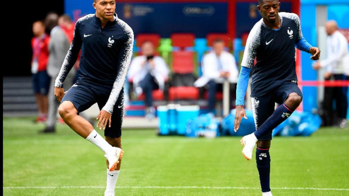 Kylian Mbappé y Ousmane Dembelé en un entrenamiento con Francia
