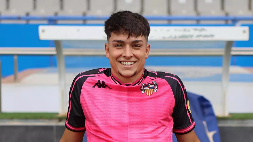 ¡Un club catalán hace historia! Los jugadores eligen el diseño de la segunda equipación