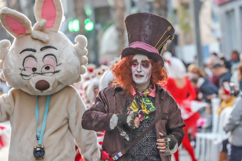 El Desfile Infantil recorrió la calle Ramón Gallud, en el centro de Torrevieja, en uno de los actos más populares de las fiestas patronales en honor a la Purísima