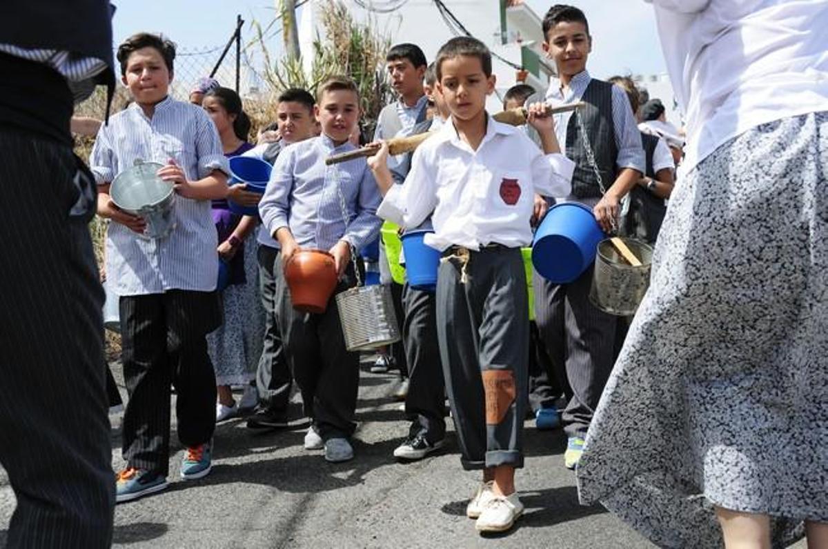 Traida Infantil del Agua de Lomo Magullo 2016 Traida Infantil del Agua de Lomo Magullo 2016