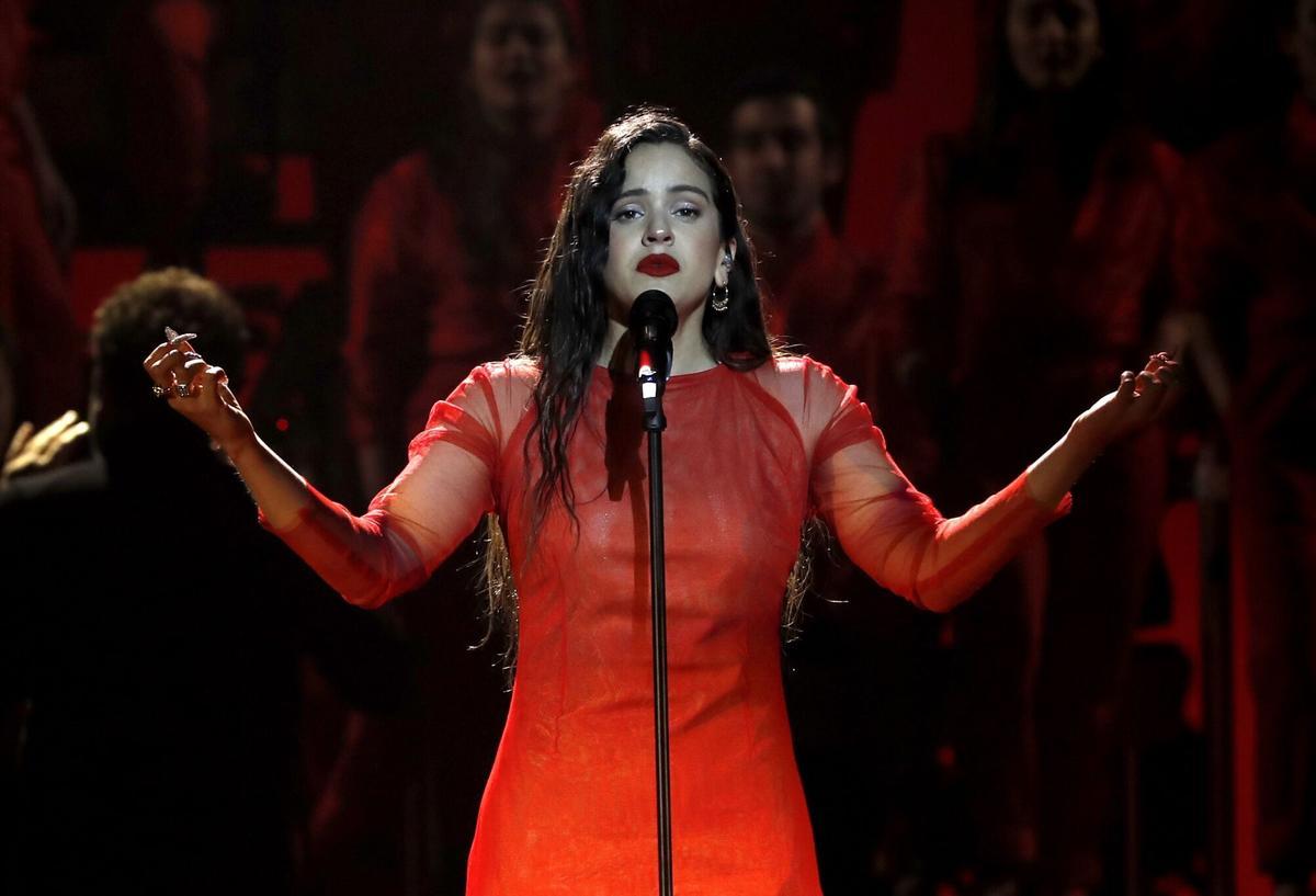 Rosalía, durante su actuación en los Premios Goya 2019