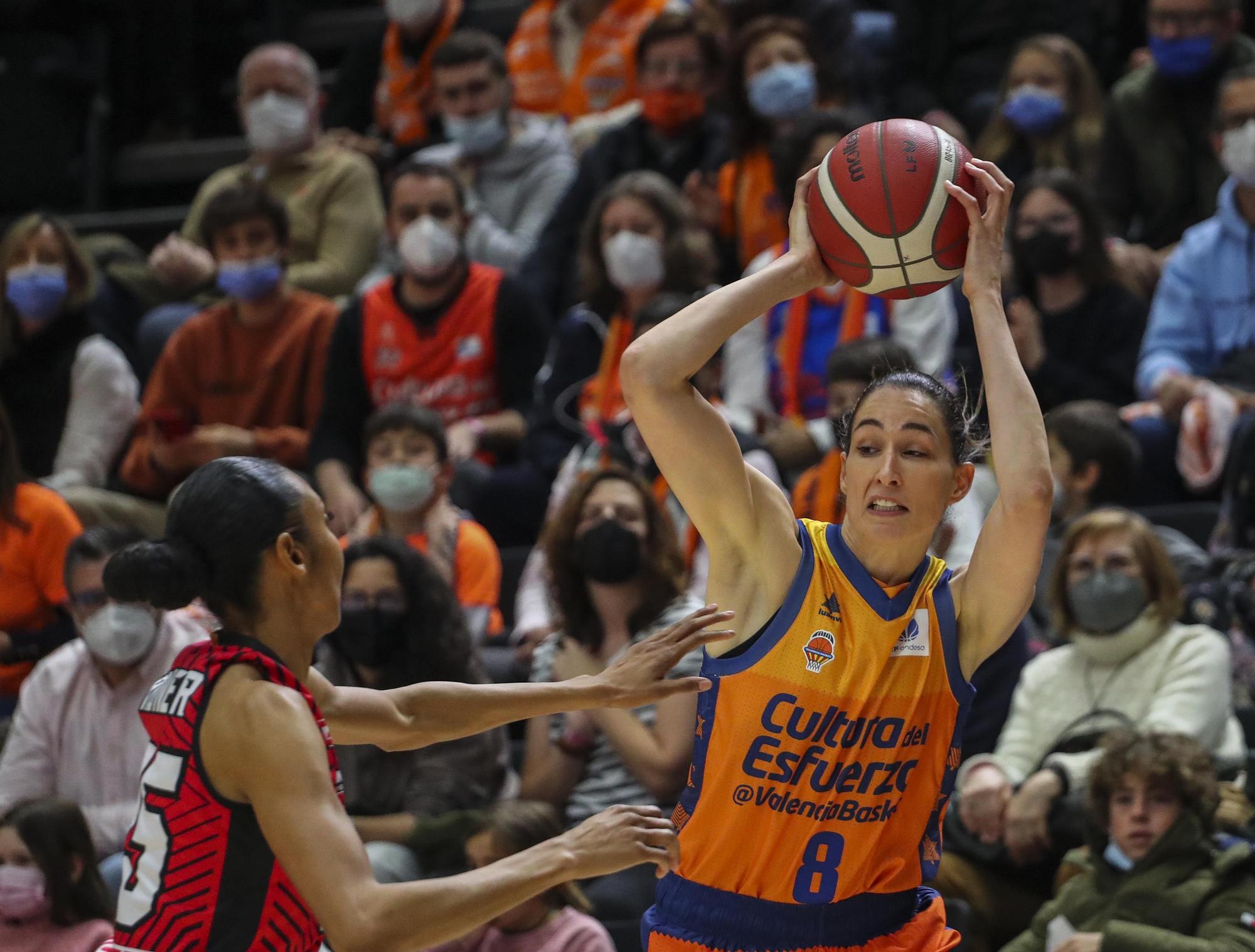 Semifinal de la Copa de la Reina entre el Valencia Basket y el Spar Girona