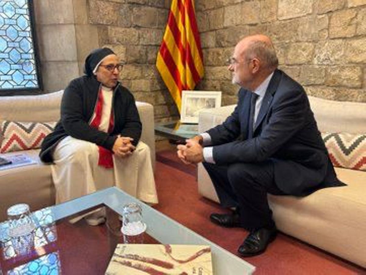 Caram i Duch xerrant en un moment de la trobada