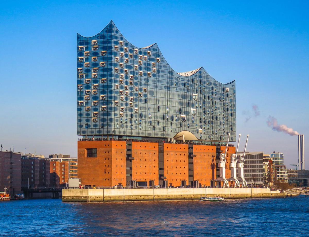 La Elbphilharmonie, diseñada con algoritmos por el equipo de Herzog &amp; de Meuron en Hamburgo. | | LP/DLP