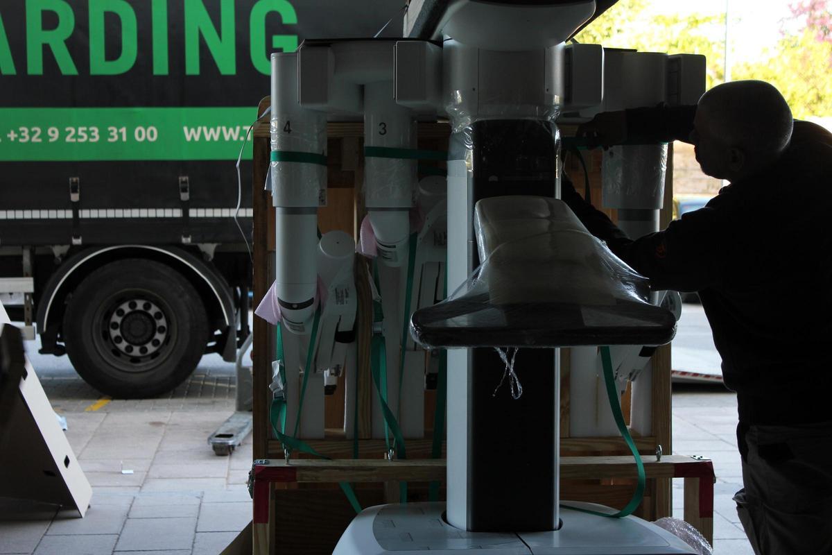 Descarga del robot DaVinci XI Hospital Universitario del Vinalopó de Elche