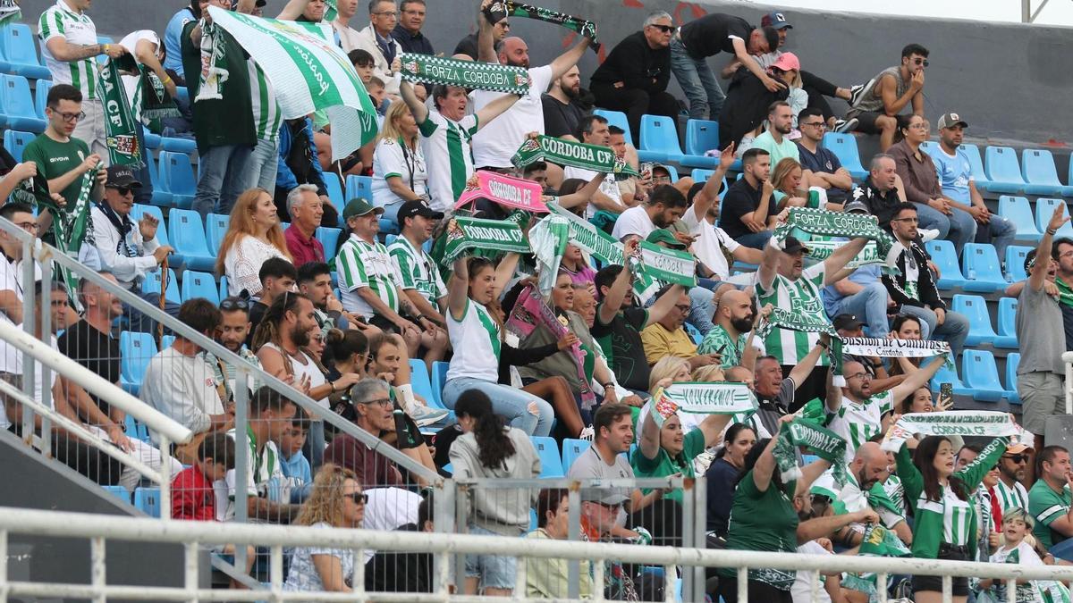 Aficionados del Córdoba CF en la grada de Can Misses, durante el encuentro entre el Córdoba CF y el Ibiza.