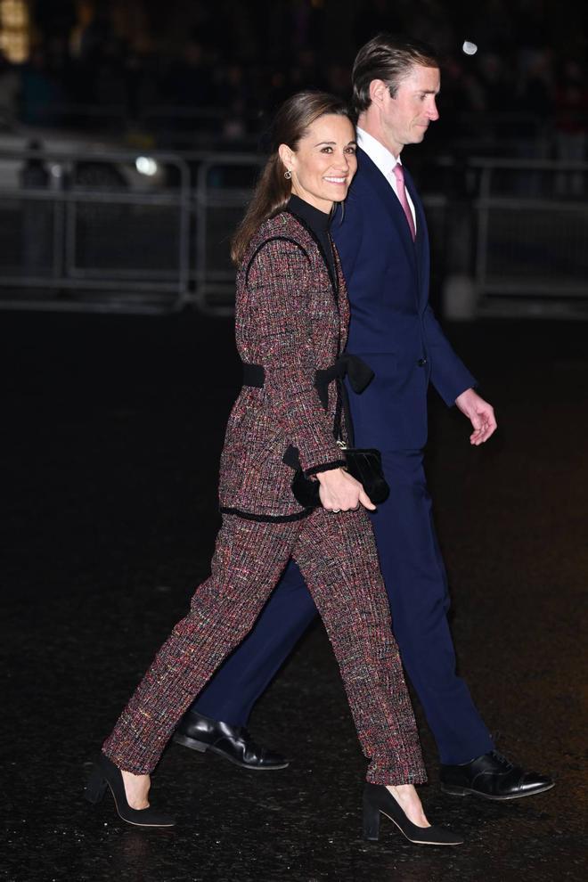 Pippa Middleton y su marido a su llegada al concierto navideño