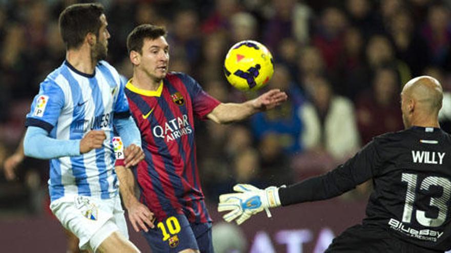 Willy Caballero, rechaza un tiro de Leo Messi.