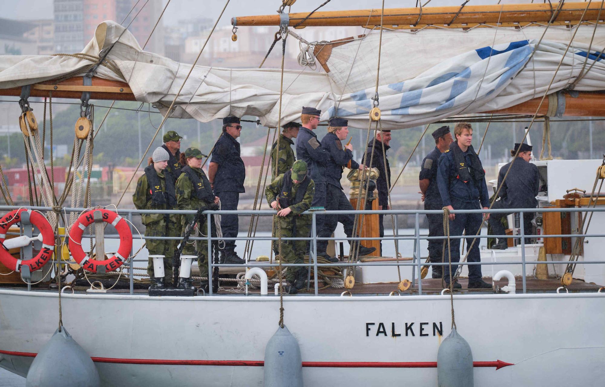 Buque escuela Falken, en el Puerto de Santa Cruz.