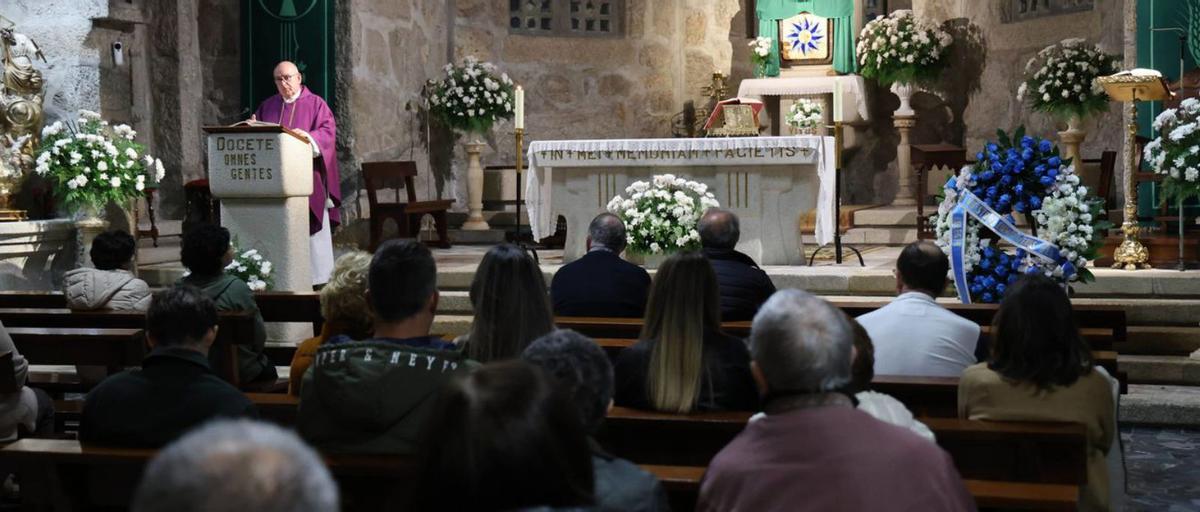 Un momento de la misa por
exalumnos fallecidos. | Alba Villar