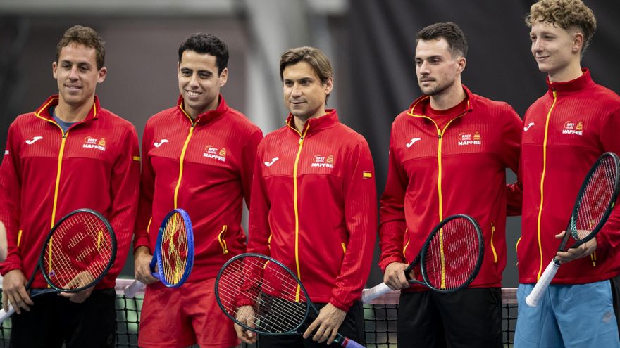 Jaume Munar se entrena con el equipo español de Copa Davis en Suiza