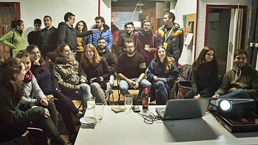 Una vintena de persones van seguir la jornada al local de la Batzegada