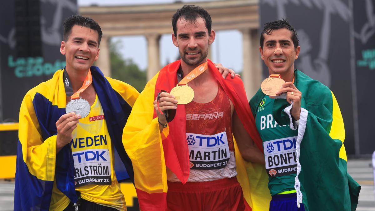 El podio de los 20 km marcha, con Álvaro Martín, Karlström y Bonfim