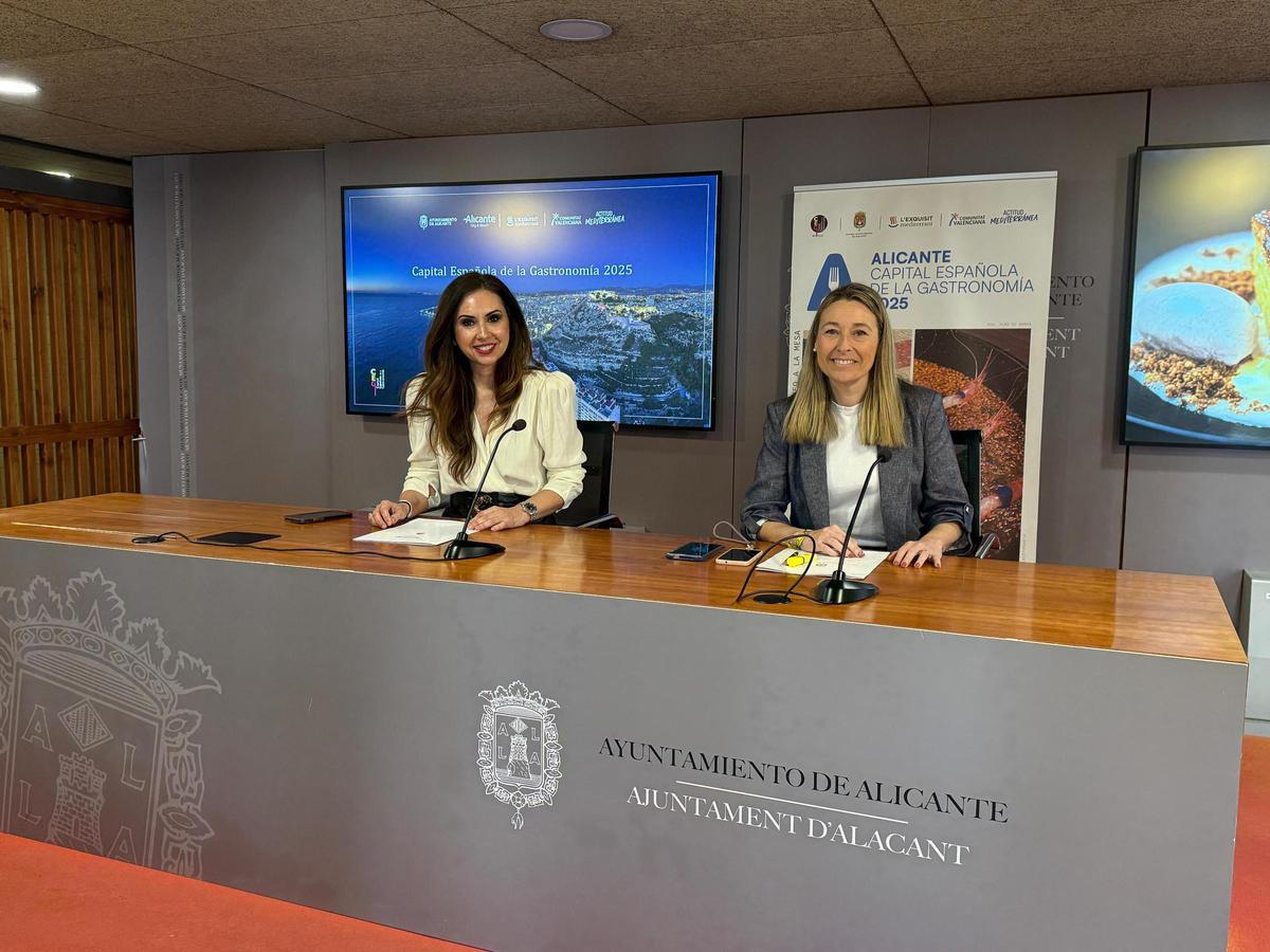 Ana Poquet y Lidia López durante la presentación del calendario de eventos.
