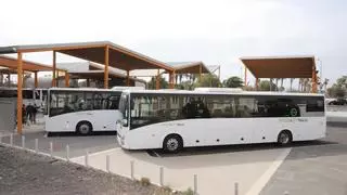 Los guagüeros del transporte público en Lanzarote suspenden la huelga tras conseguir librar un fin de semana al mes