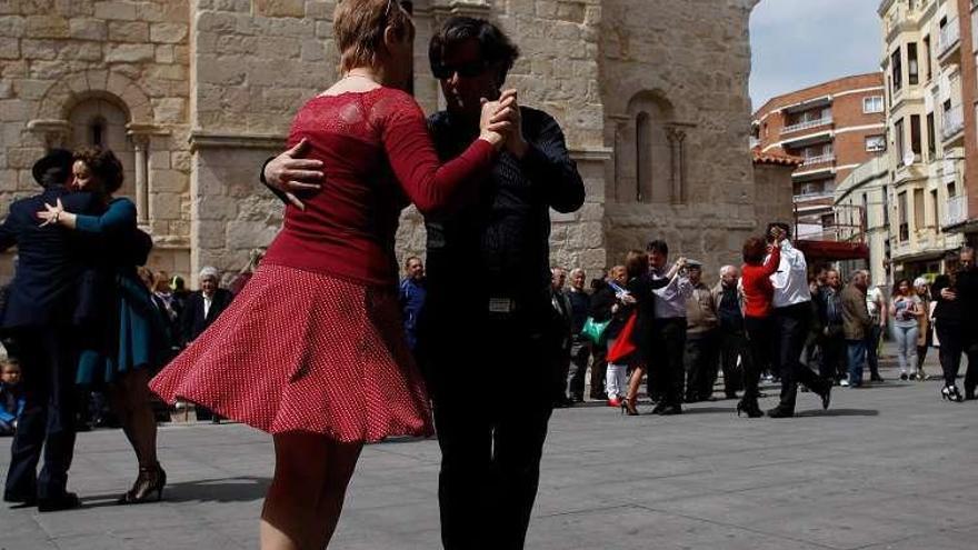 Conquista de la ciudad a ritmo de tango