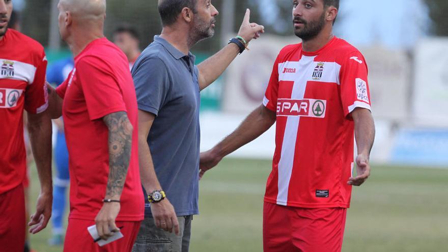 Monteagudo, dándole instrcciones a Arturo.