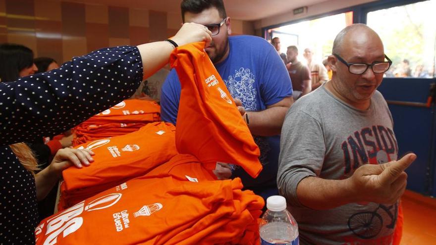 Espectacular llegada del Valencia Basket a La Fonteta