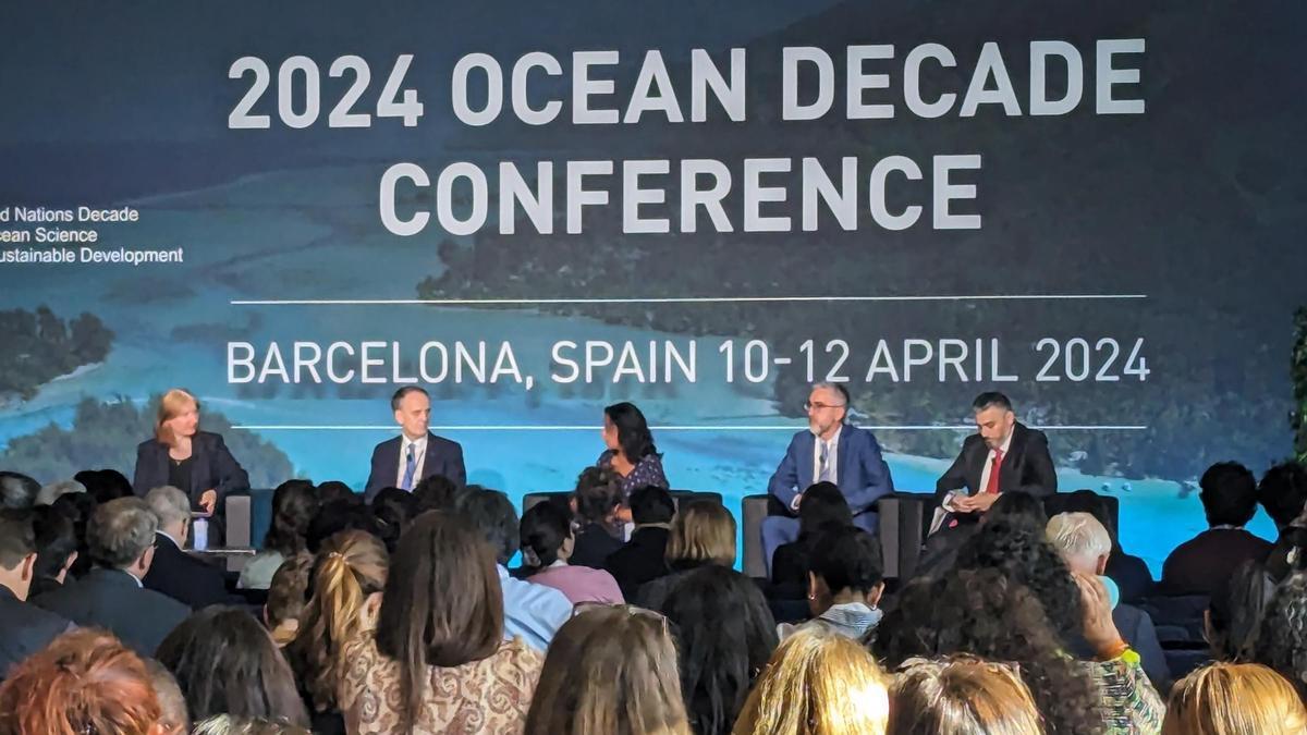 Panel de discusión sobre la actividad sostenible en el océano, en la Conferencia de la Década de los Océanos en Barcelona.