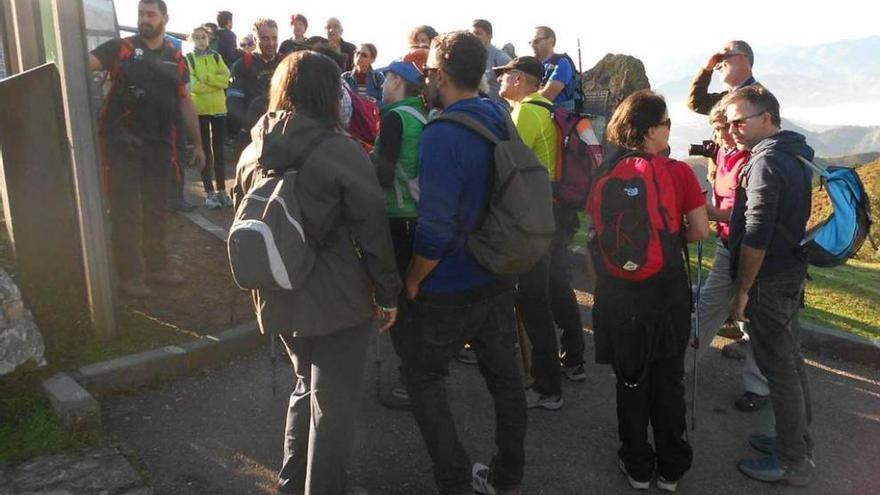 Los colungueses marchan por el Sueve para apostar por la salud