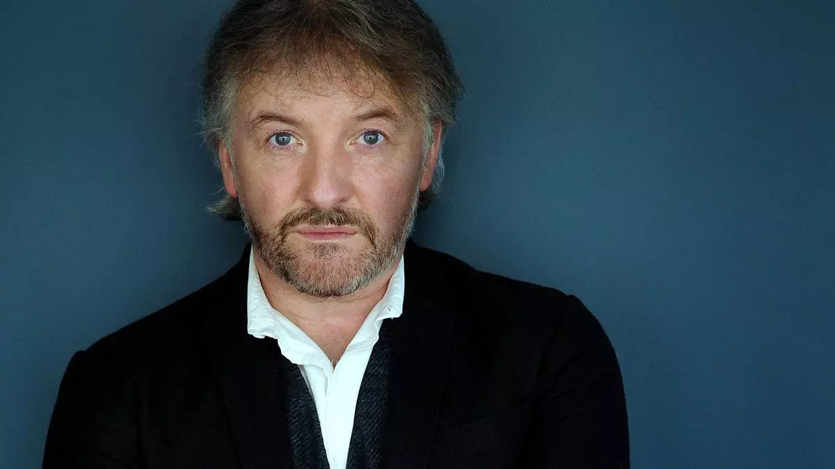 John Connolly, escritor: "La vida es dura y la literatura tiene el valor de la evasión"