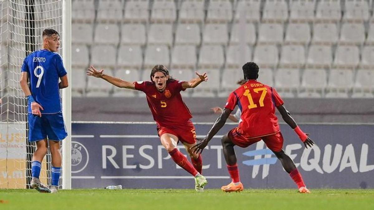 El valencianista Yarek celebra su gol que ponía el empate en el marcador