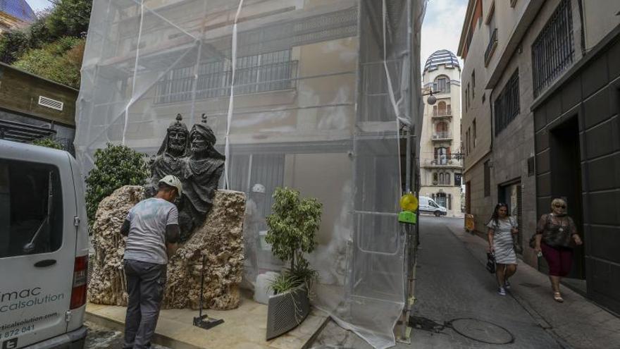 El Ayuntamiento repara las grietas y humedades de la sede de Moros y Cristianos