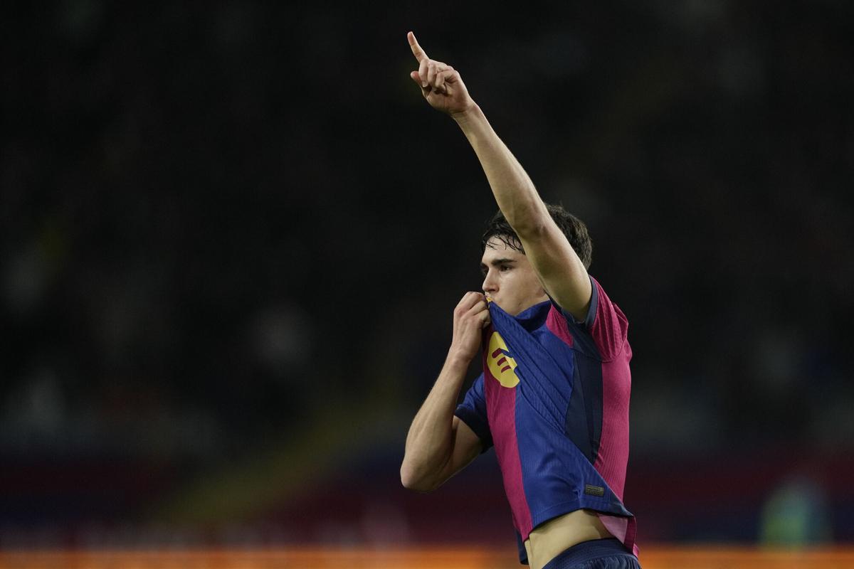 Pau Cubarsí celebrando el gol de la ida de las semifinales de la Copa del Rey contra el Atlético de Madrid