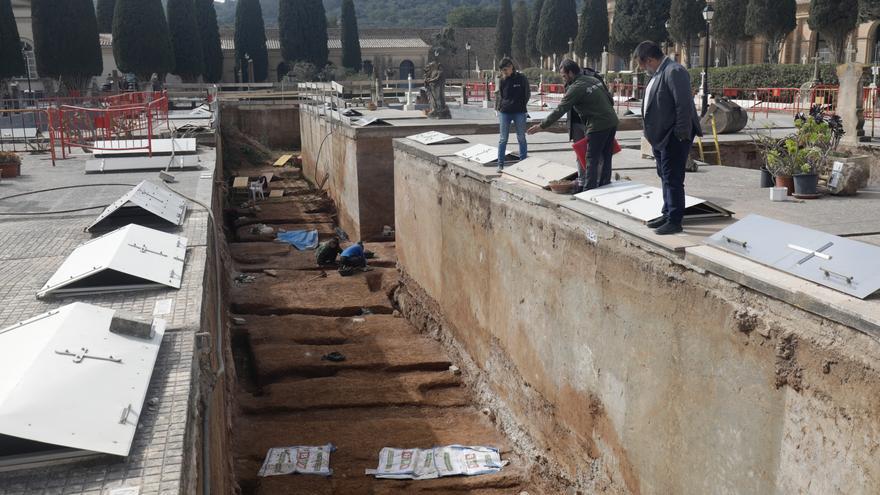 Memoria histórica: Las excavaciones en el cementerio de Son Coletes de Manacor sacan a la luz siete nuevas fosas