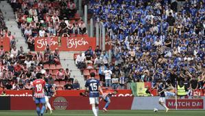 Un instante del Sporting - Real Oviedo celebrado la temporada pasada en el Molinón.