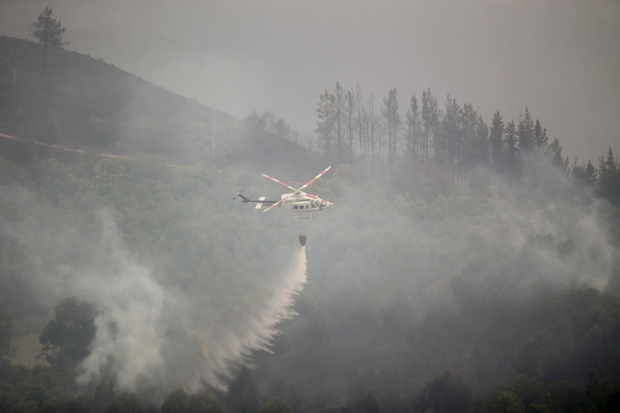 Al menos 600 hectáreas arrasadas en un incendio en A Pobra do Brollón