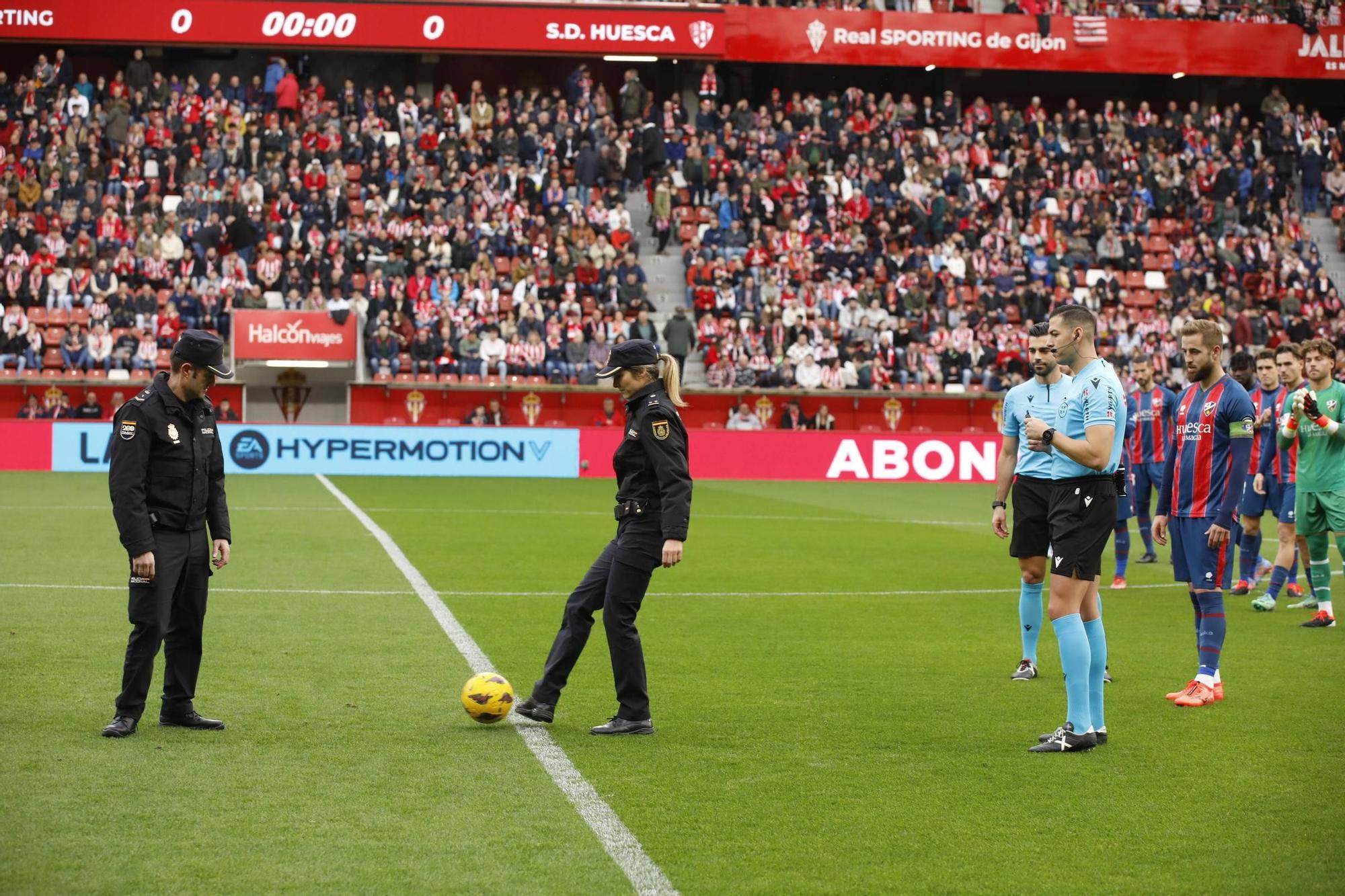 En imágenes: el encuentro entre el Sporting de Gijón y el Huesca