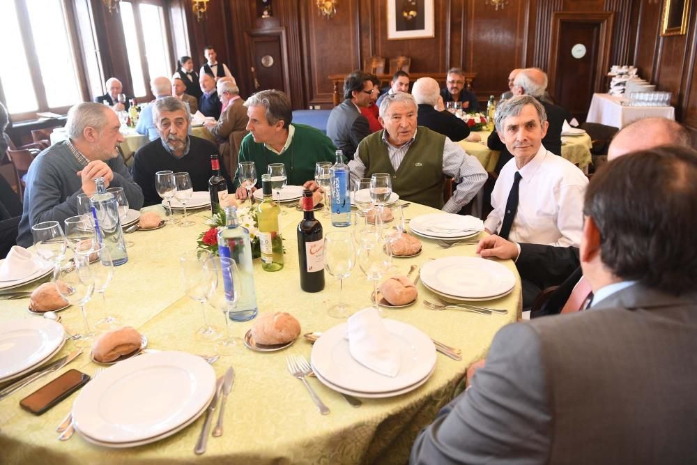 Los titulados de la Marina Mercante celebran una cumbre en A Coruña