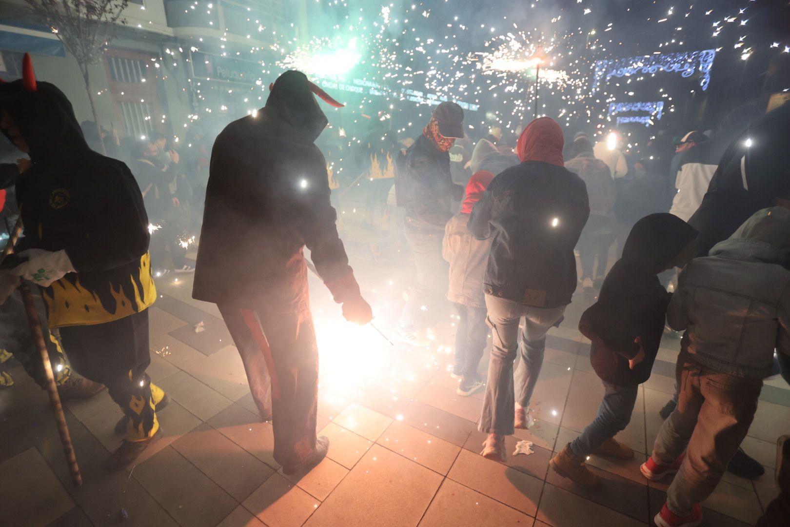 Galería: El Correfoc ilumina la noche de Magdalena en Castellón