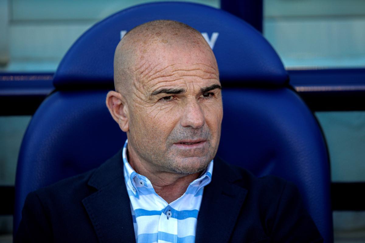 El Levante ha anunciado este domingo la destitución de Paco López como entrenador del equipo, después de una racha de ocho jornadas sin ganar y en puestos de descenso a Segunda división. EFE/ Biel Aliño