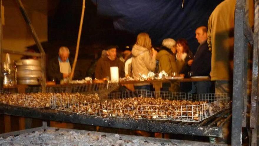 Castañas asadas en Grandas de Salime.