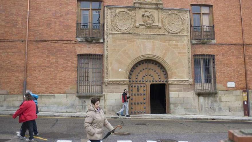 Fachada del Hospital de la Piedad de Benavente.