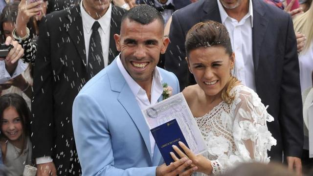 Tévez, se casó hace una semana, se incorporará de inmediato a la pretemporada del Shanghai
