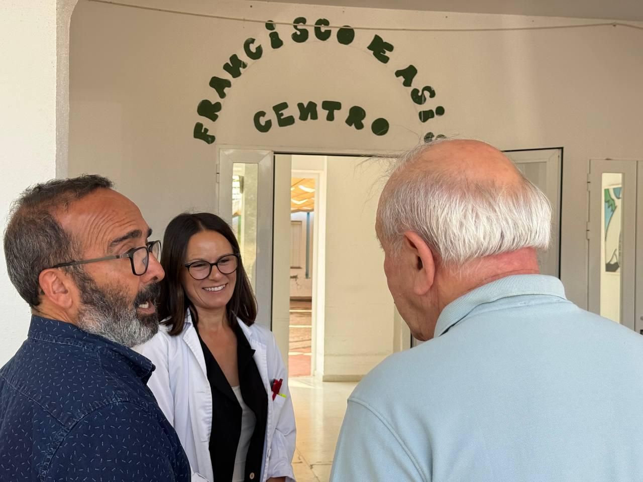 El presidente de la Diputación de Cáceres, Miguel Ángel Morales, visita la localidad de Aldea del Cano, acompañado por su alcalde, Miguel Salazar.