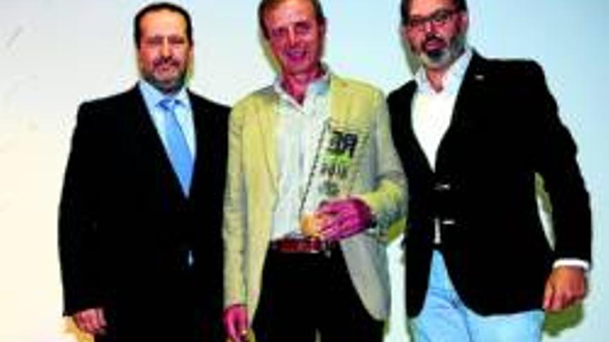 Premian al arquitecto del seminario y a Flamor