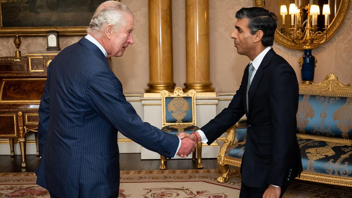 Rishi Sunak ya es el nuevo primer ministro británico