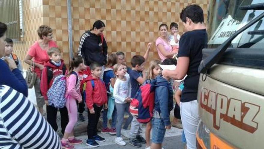 Conselleria de Educación cumple y envía autobús a los niños