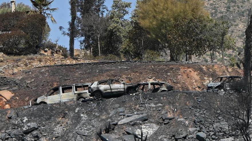 Vehículos quemados y ceniza en Los Gallardos, el lugar donde se inició el fuego