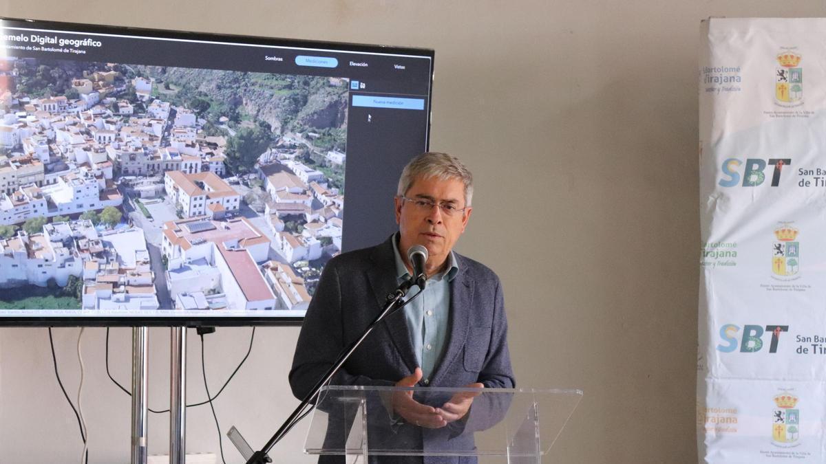 El alcalde de San Bartolomé de Tirajana, Marco Aurelio Pérez Sánchez, durante la presentación de la Plataforma Inteligente de Destino y el gemelo digital.
