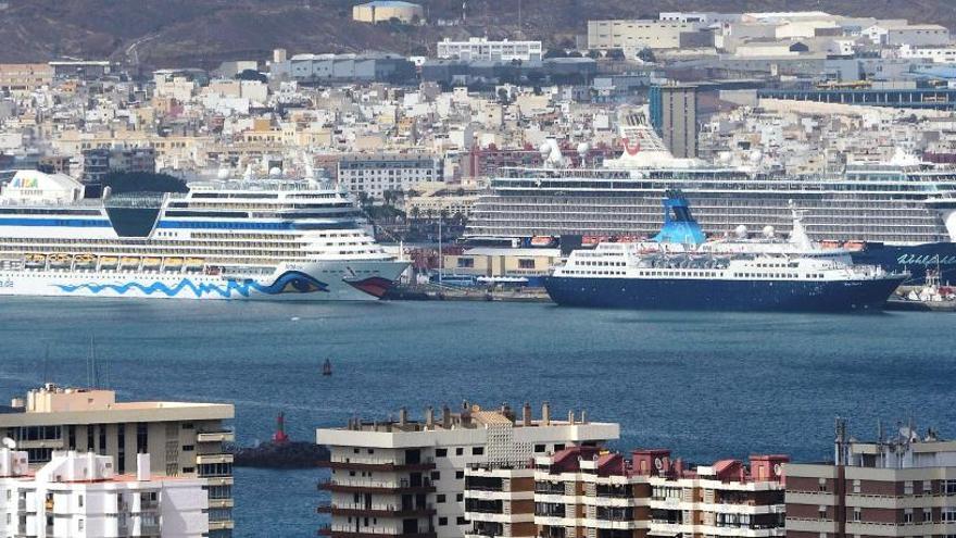 Los cruceros se acumulan con la llegada de diciembre.