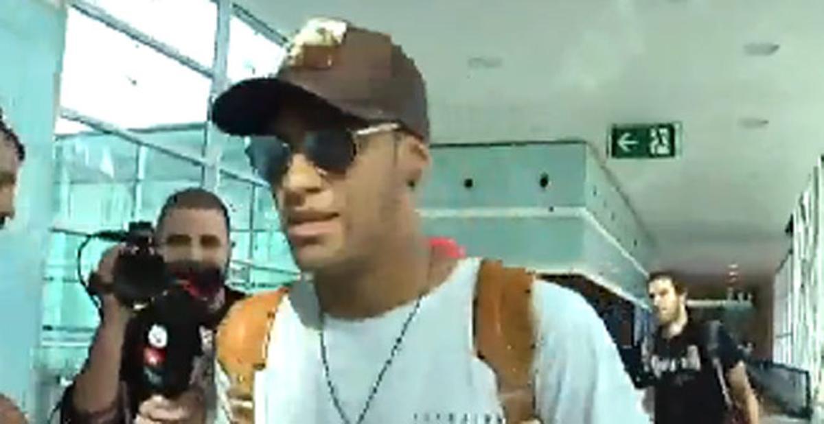 Neymar vuelve a Barcelona con ganas de renovar en el Barça