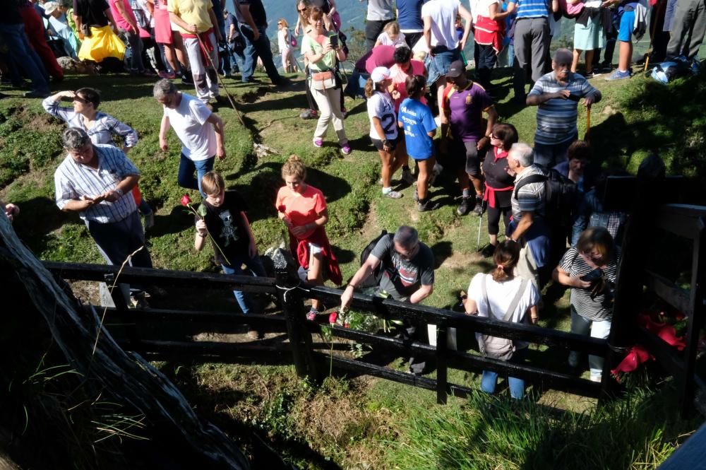 Homenaje a las víctimas del Pozo Funeres