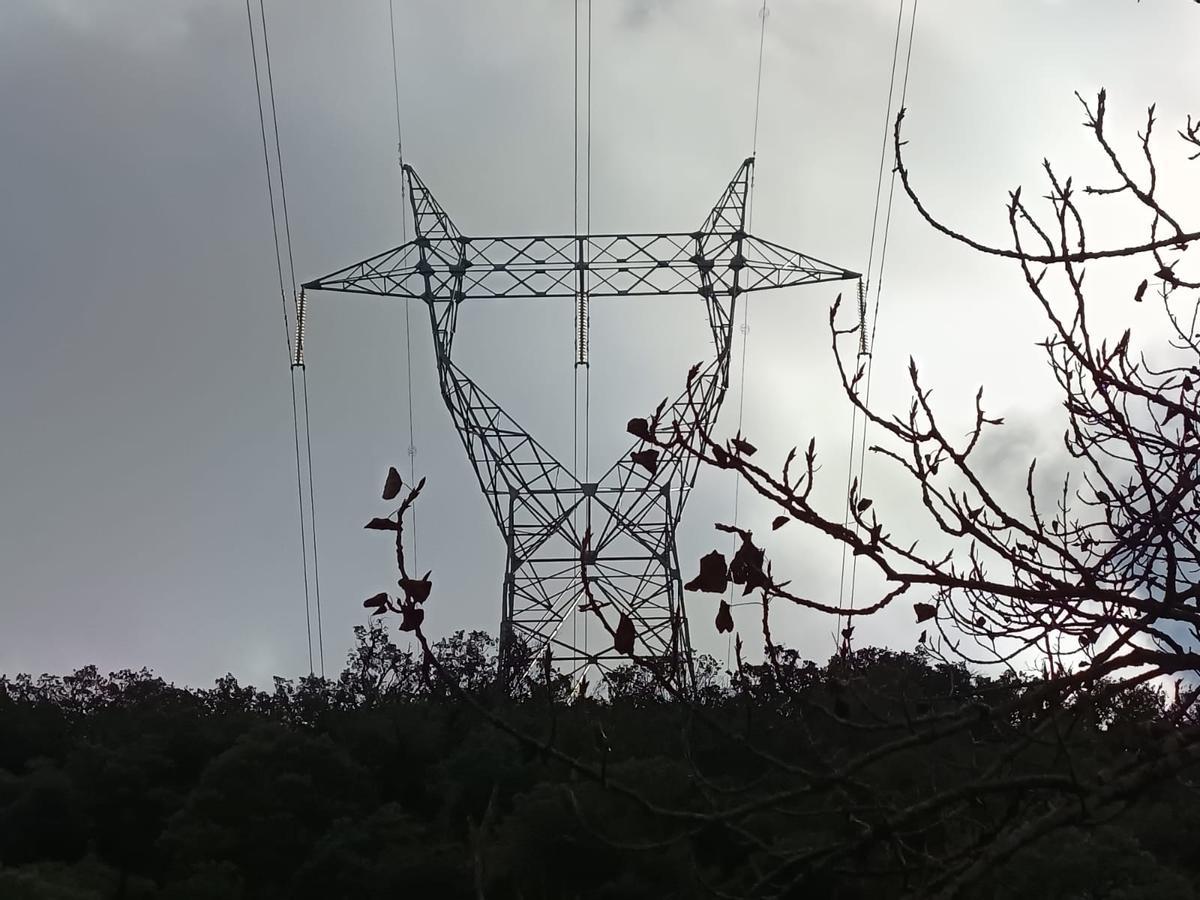 Torre de la red de transporte de electricidad.