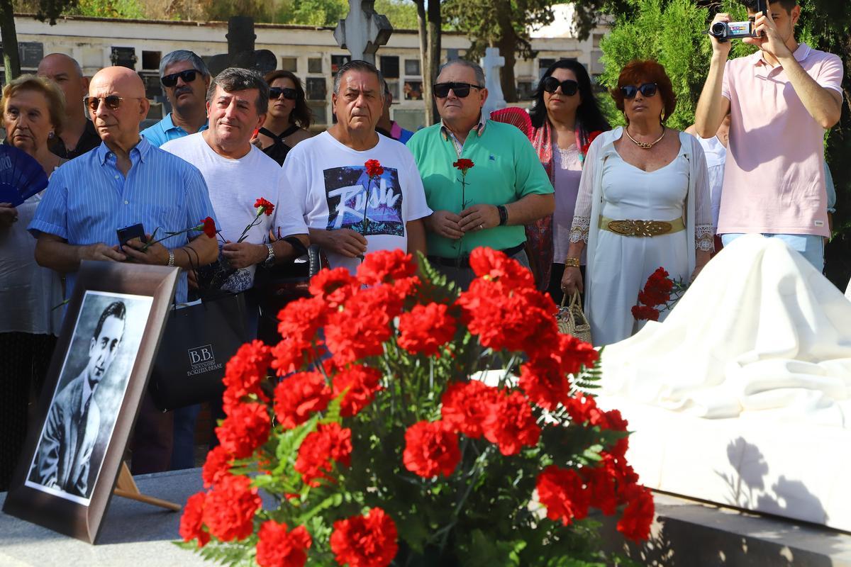Ofrenda floral en el 75 aniversario de la muerte de Manolete